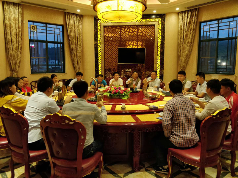 齊心協(xié)力，為公司的未來再創(chuàng)輝煌！