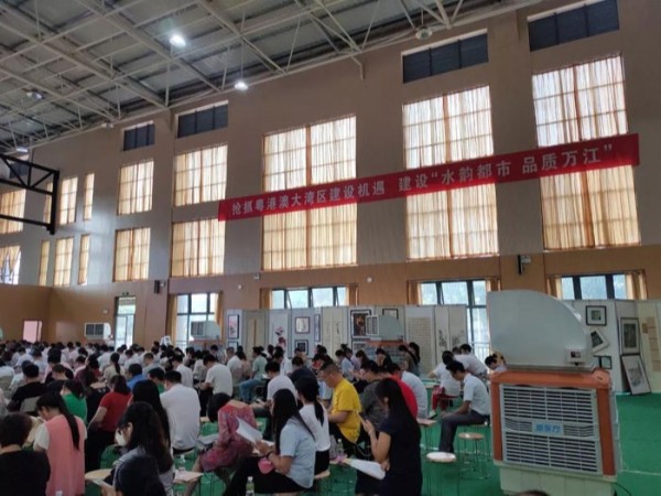 降溫通風設備蒸發(fā)式冷風王 移動式環(huán)?？照{(diào)的作用